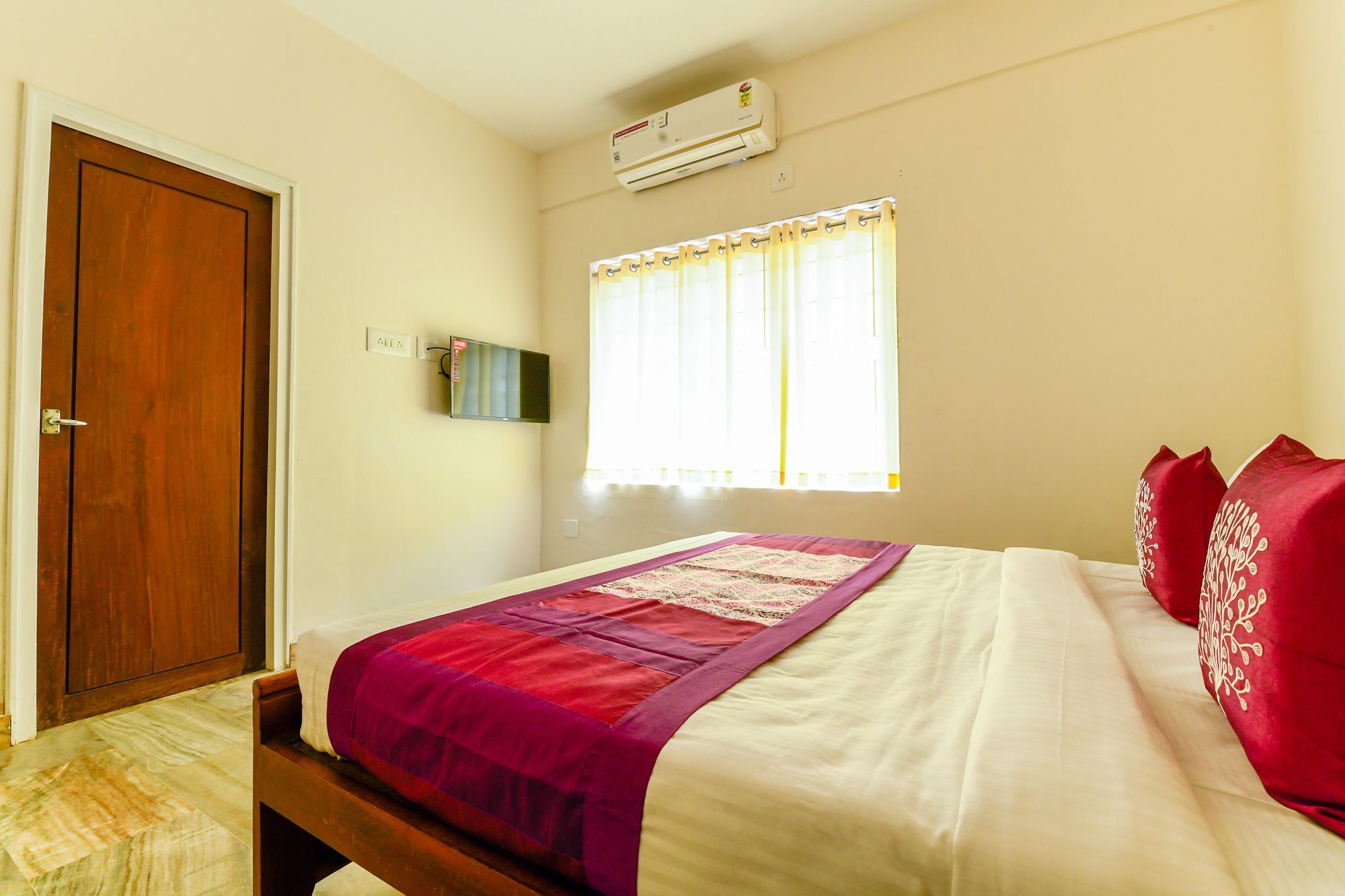 Oyo 11328 Hotel Chandrika Residency Коччи Экстерьер фото