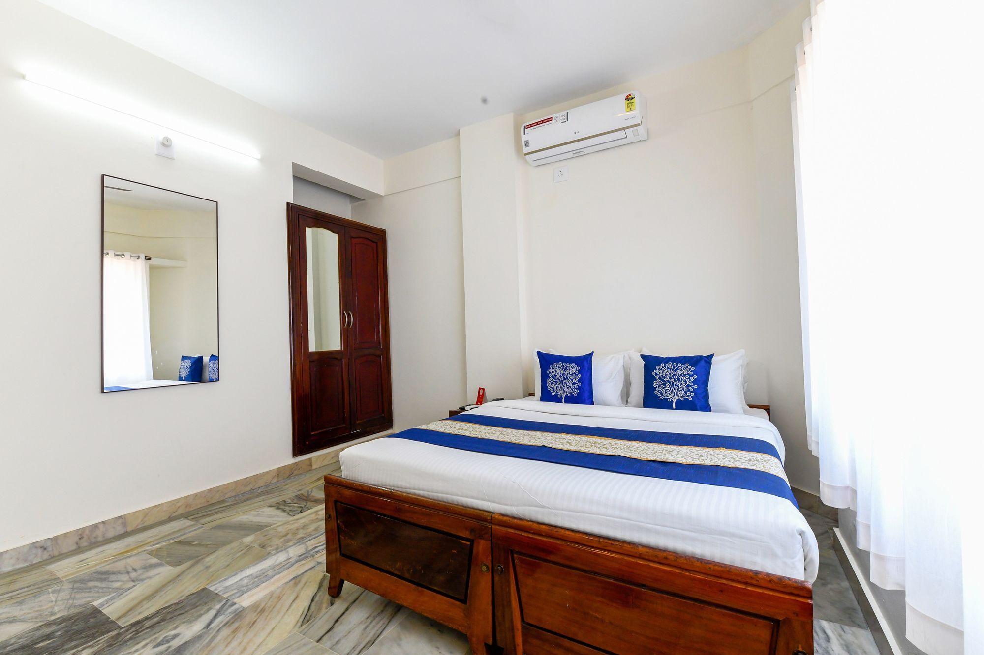 Oyo 11328 Hotel Chandrika Residency Коччи Экстерьер фото