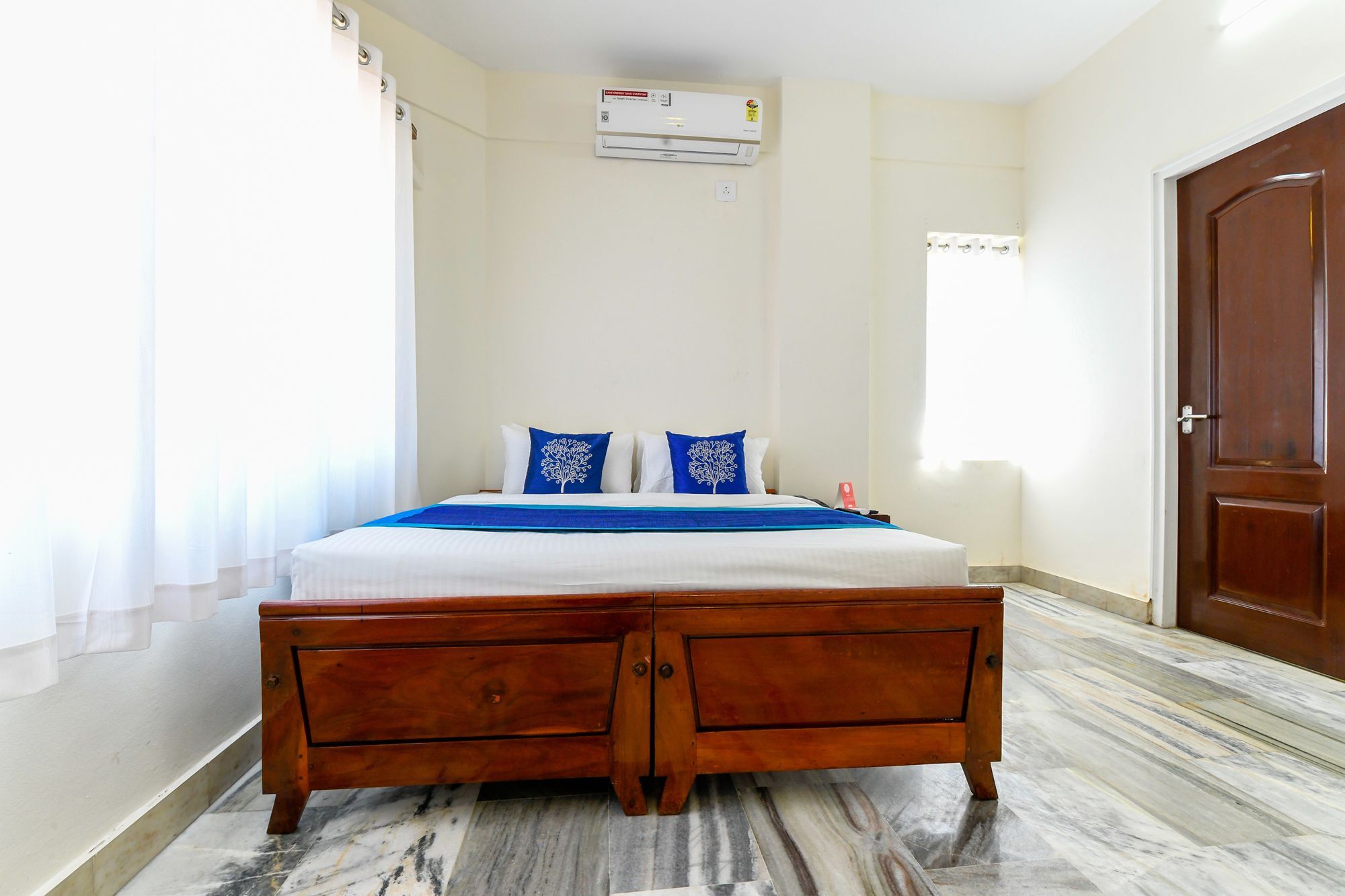 Oyo 11328 Hotel Chandrika Residency Коччи Экстерьер фото